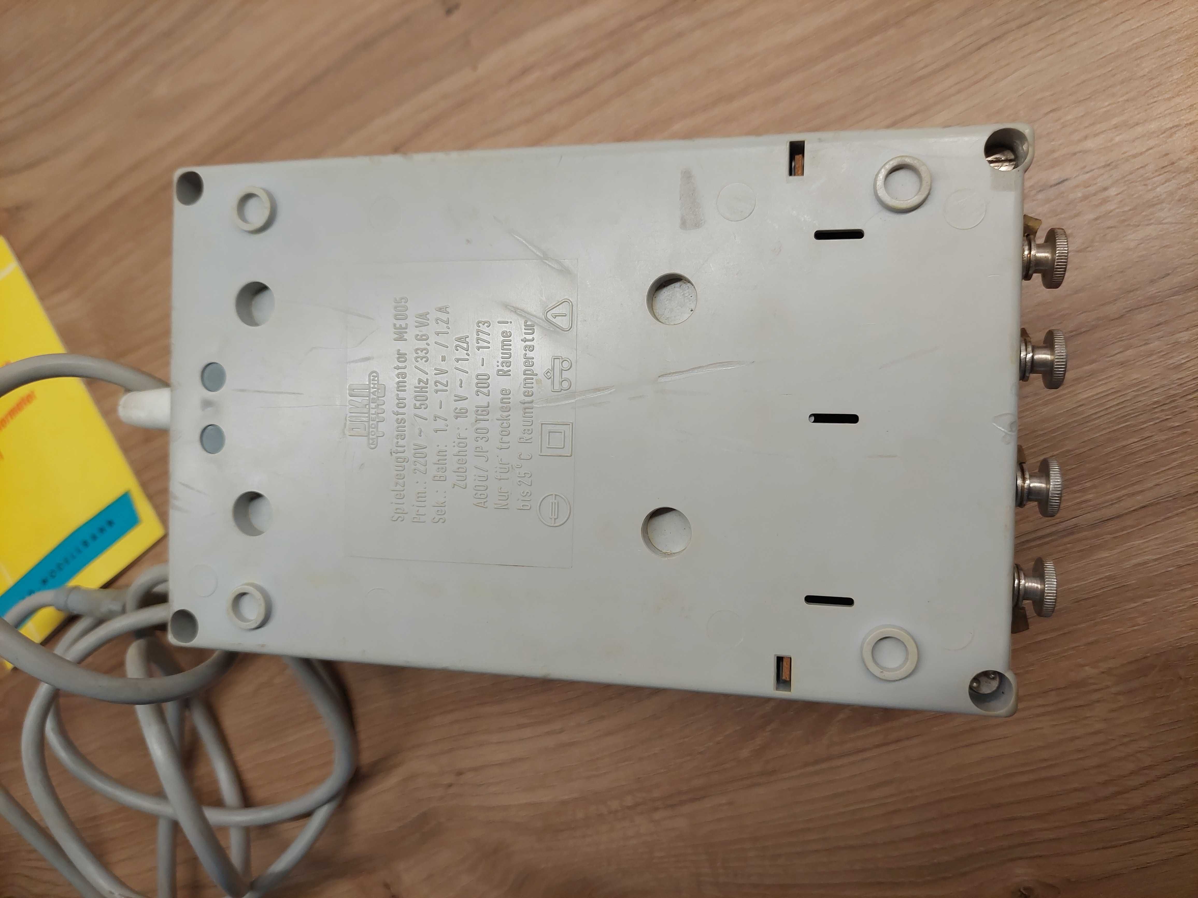 Kolejka elektryczna. Skala H0, TT, N. Zasilacz/transformator FZ1 PIKO.