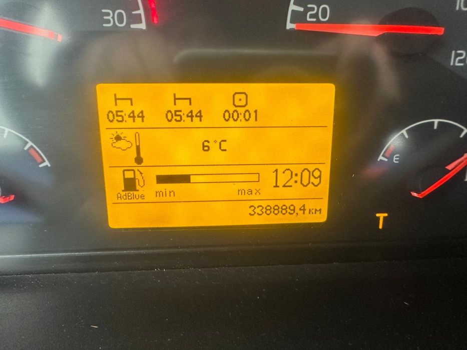 Volvo FM com grua e bascula