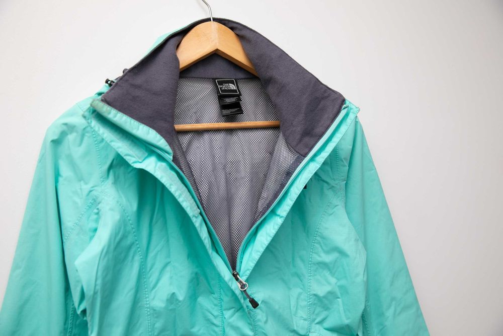 Kurtka przeciwdeszczowa The North Face seledynowa damska