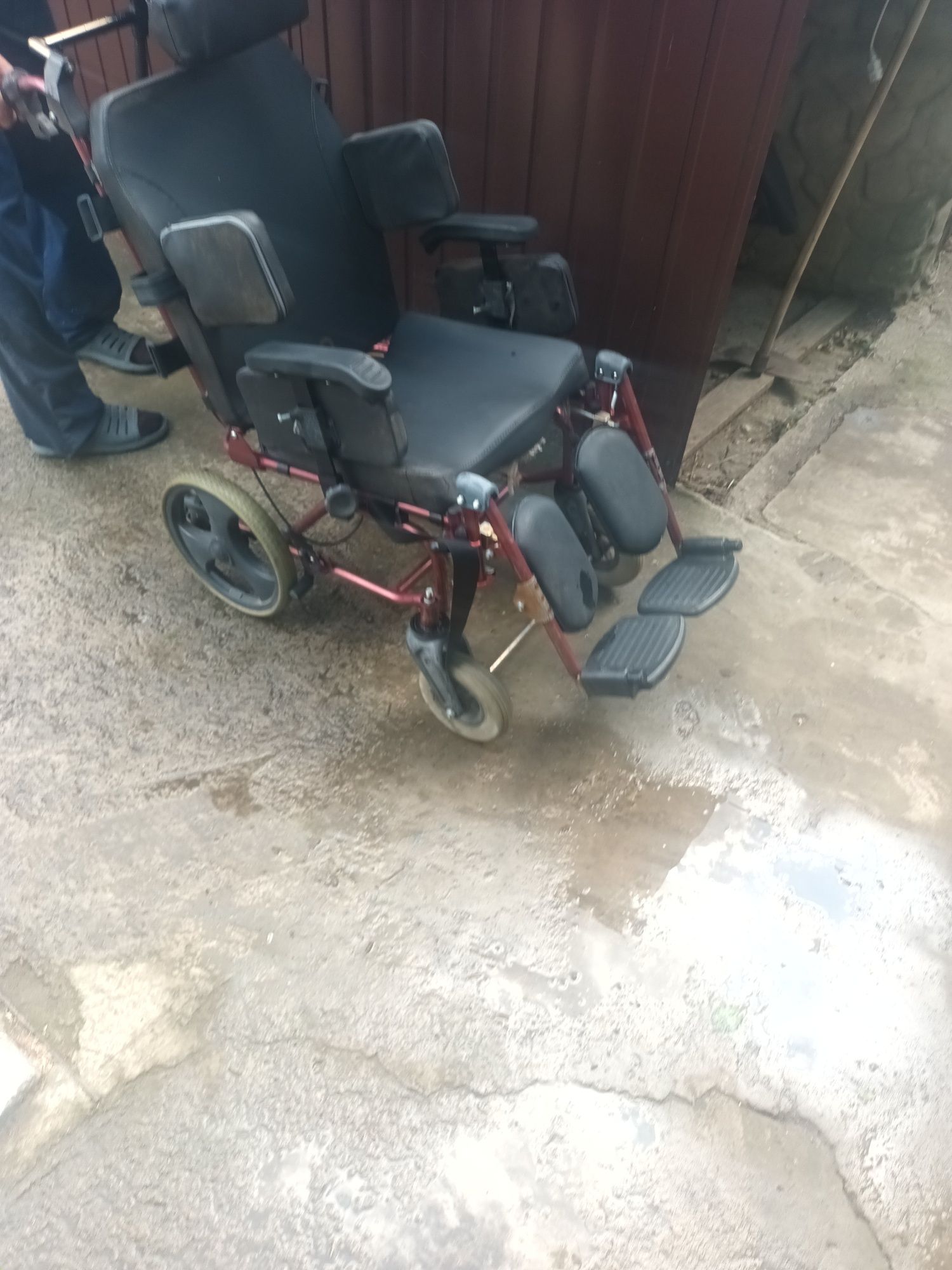 Продам инвалидную коляску.