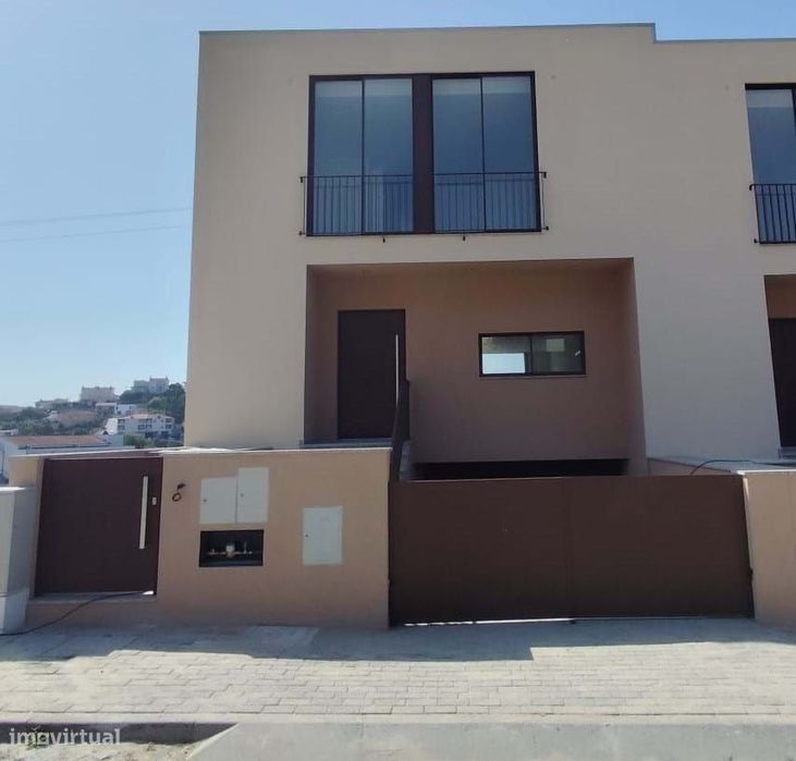 Moradia T3 | Suíte | 268m² | Varandas | Nova Construção