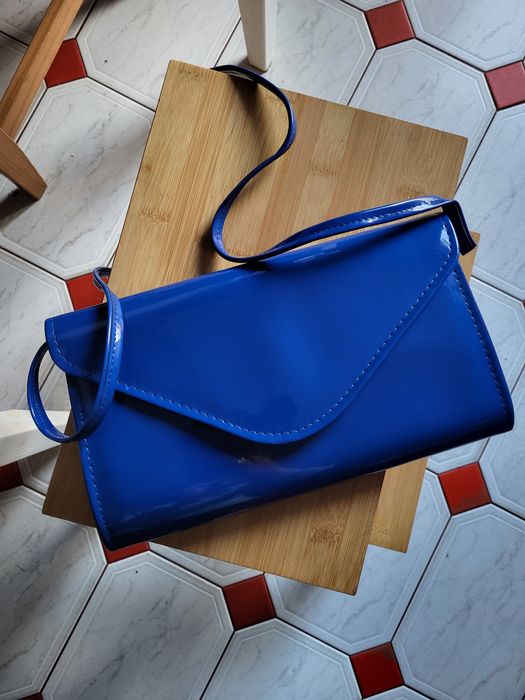 Chabrowa kopertówka wizytowa lakierowana damska torebka