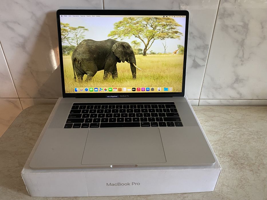 MacBook Pro 15, Touch Bar, 2017, i7, 16/512