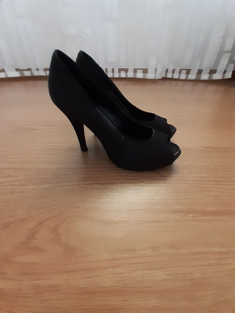 Sapatos pretos senhora