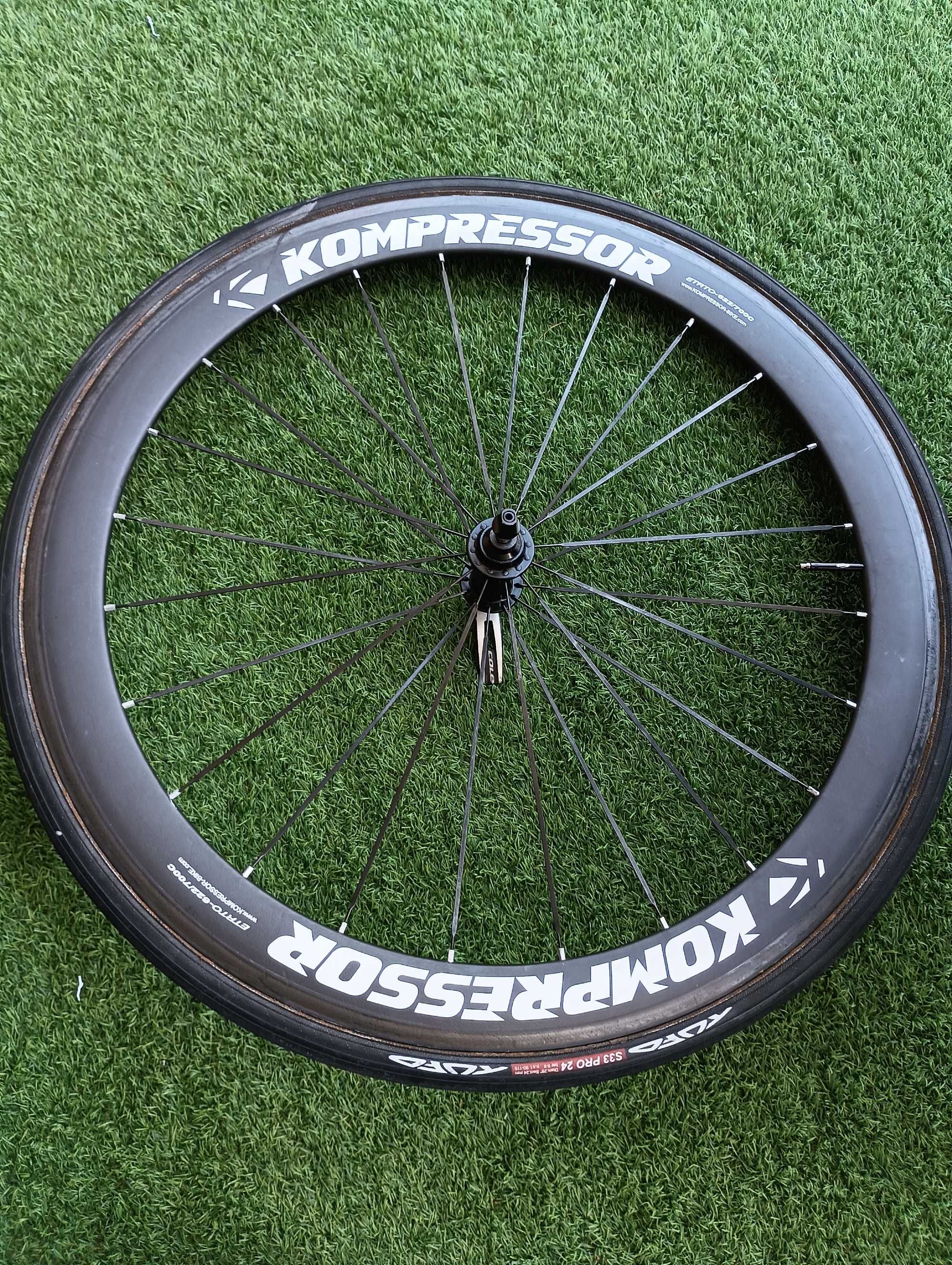 Rodas Carbono KOMPRESSOR c/ Cassete + 2 Pneus Tubular
