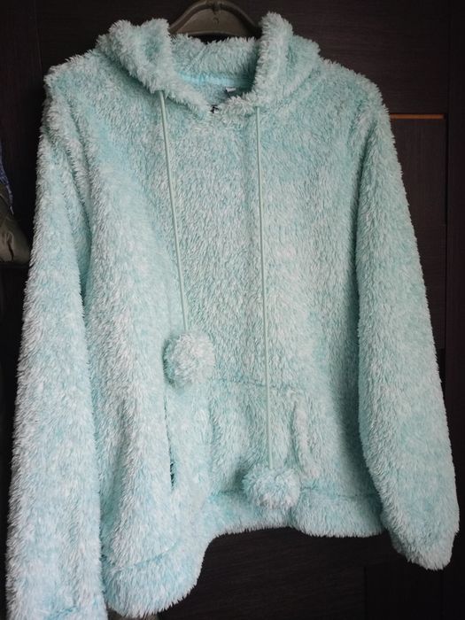 Тепла кофта на дівчину