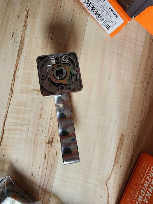 Klamki do drzwi wewnętrznych Metal Bud