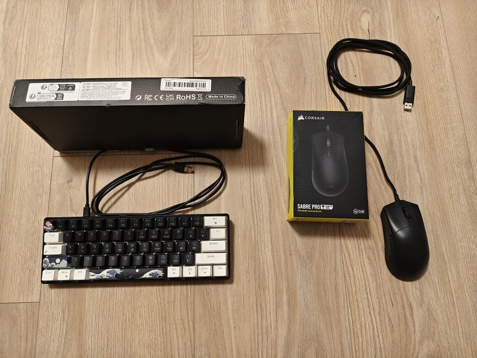 Klawiatura mechaniczna i myszka.