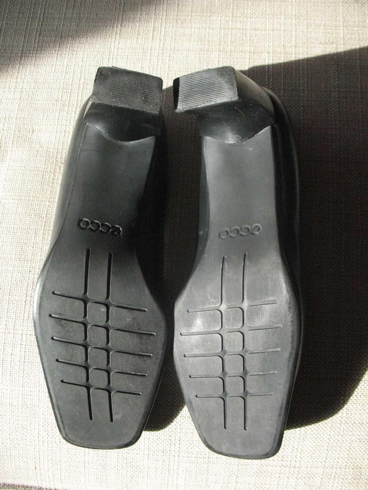 eleganckie damskie buty Ecco, półbuty czarne, skóra , rozm.38 stan bdb