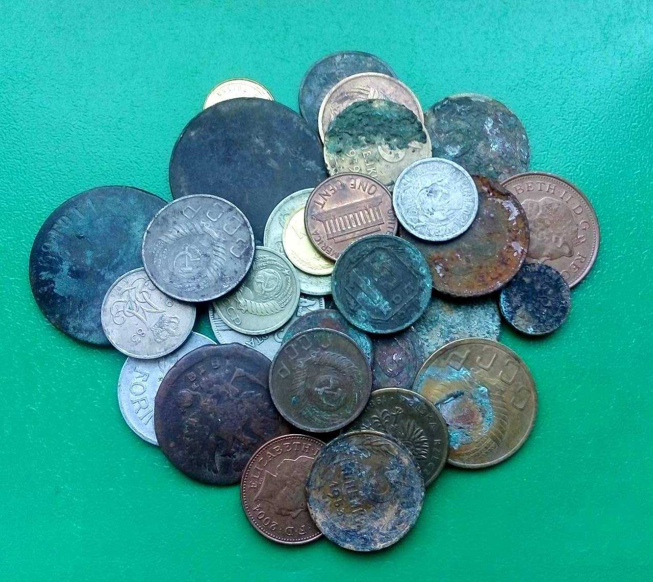 Монеты разных времен и стран разные 31 шт. гора, куча