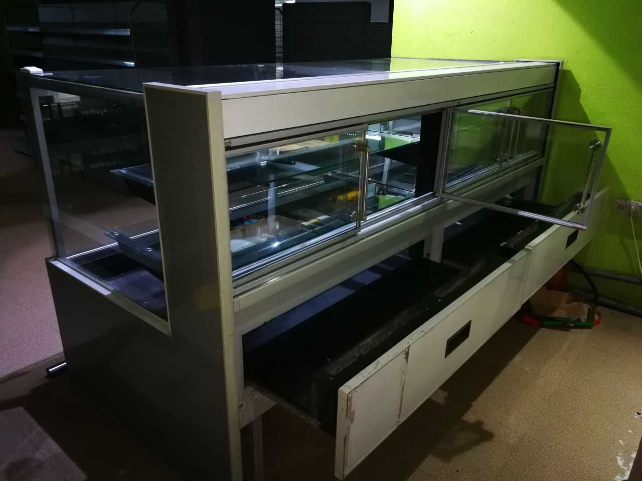 Срочно! Продам витрину-куб Айсберг (Эллипс) под выносной холод (б/у)