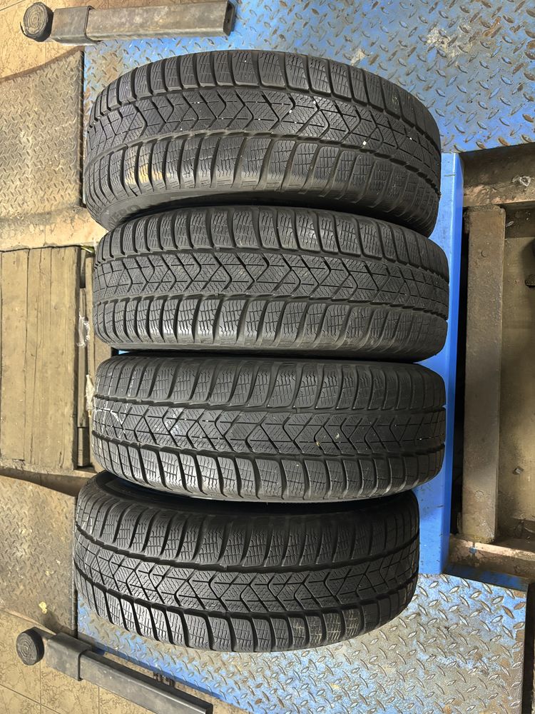 Koła zimowe 16" Ford EcoSport 4x108 205/60r16 Pirelli