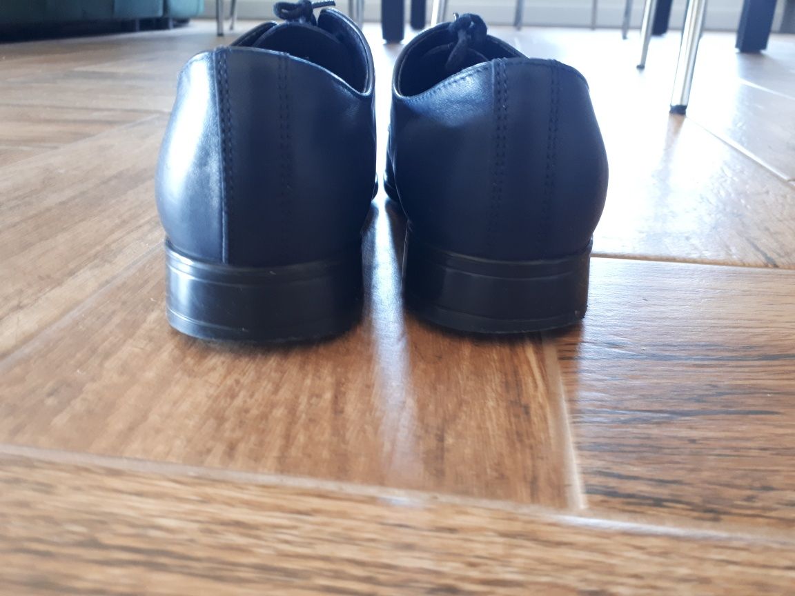 Skórzane obuwie marki Pawo