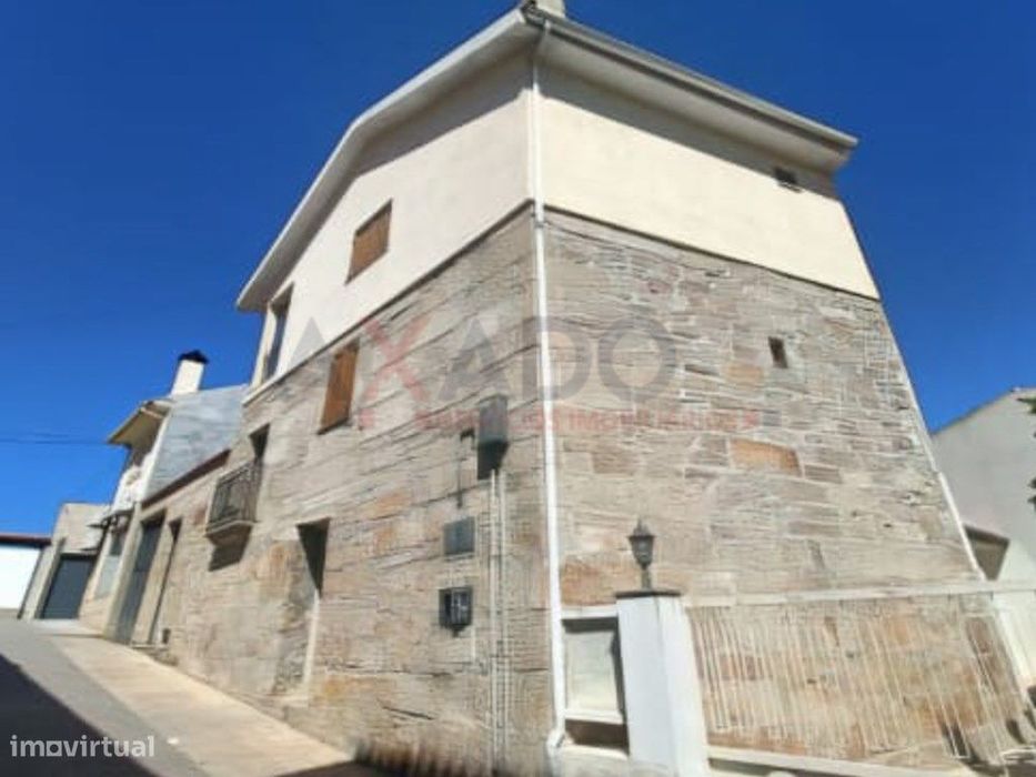 Moradia com 4 Quartos - Oportunidade