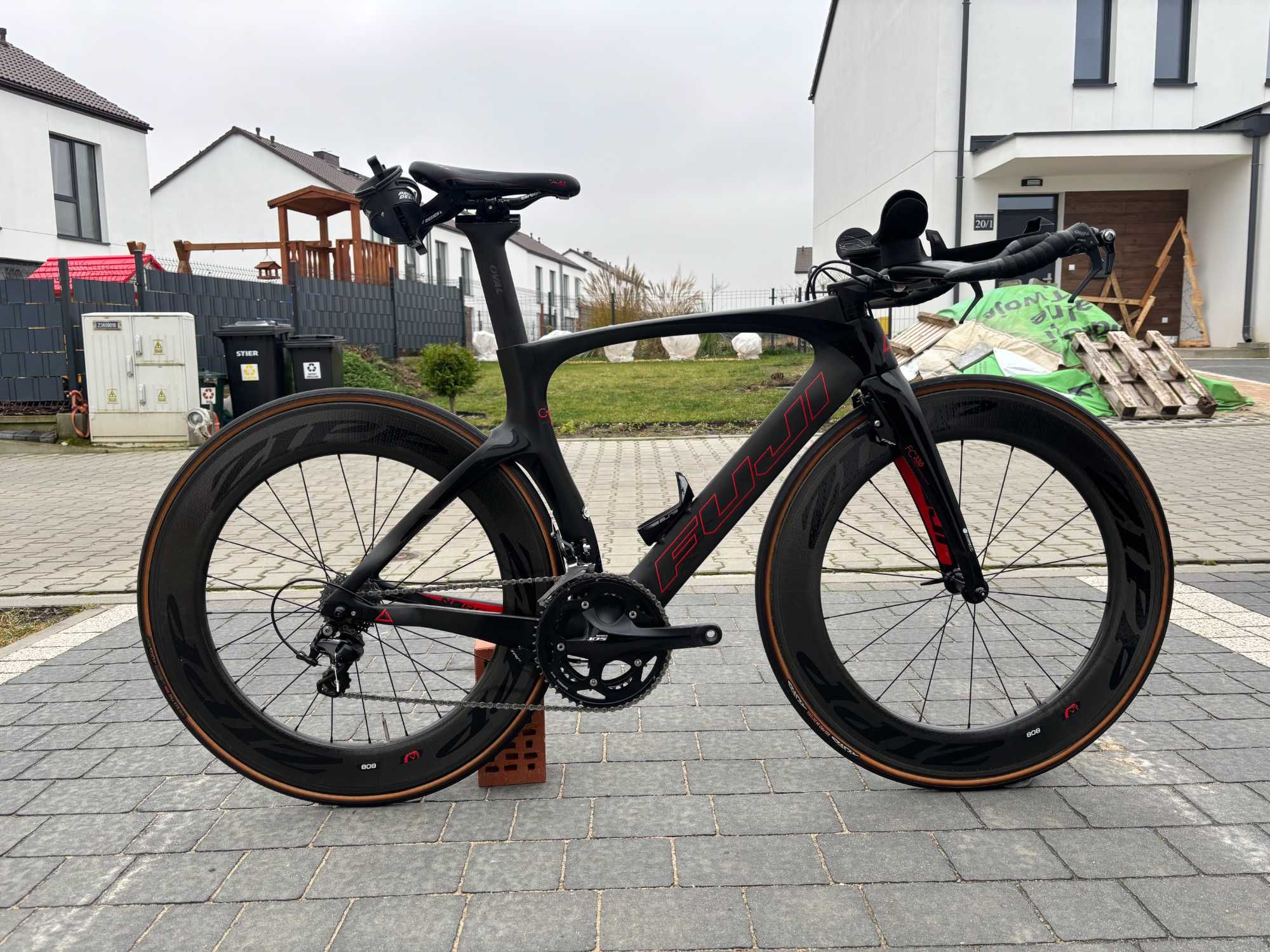 Fuji Norcom 1.1 na kołach ZIPP 808 Firecrest roz. 51