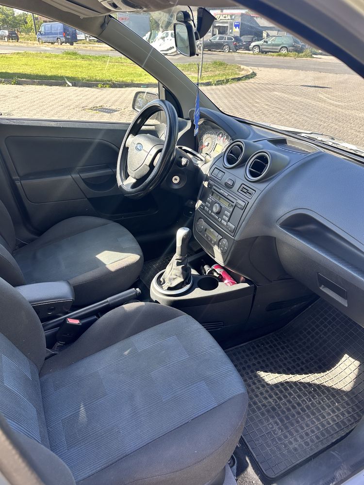 Ford fiesta 2006r 1.3 LPG do 2032