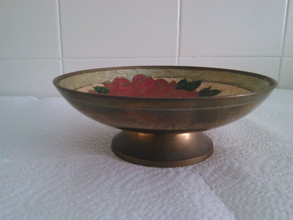 Taça para decoração, em metal com motivos de natal