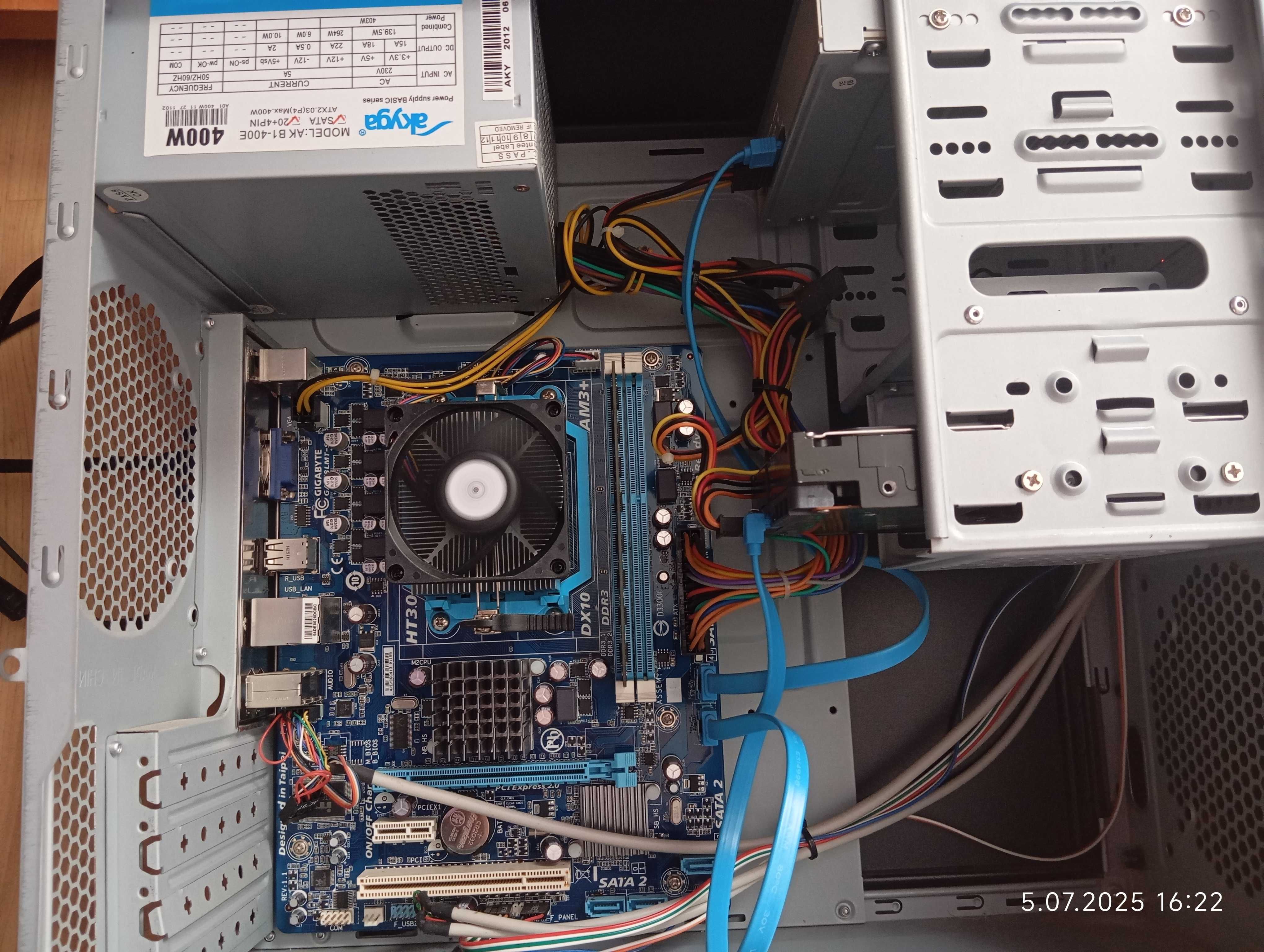 Komputer stacjonarny + monitor 18,5" LED Philips