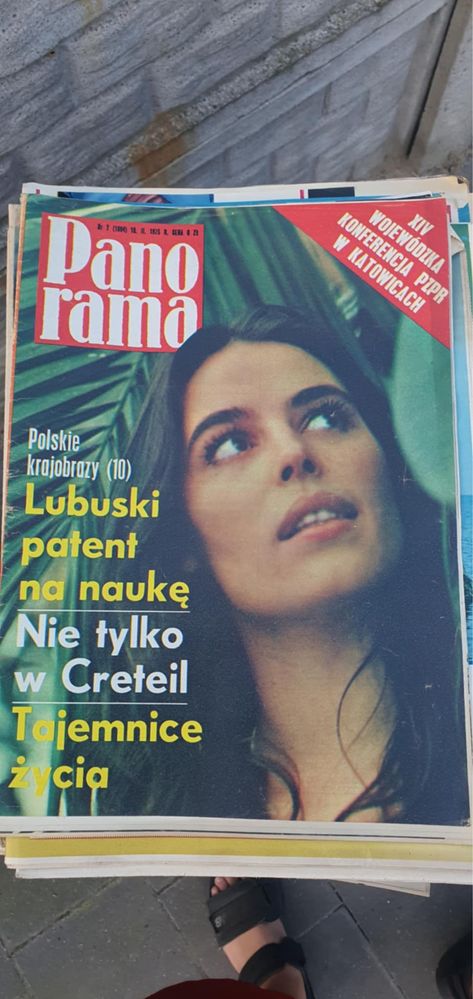 Stare gazety przyjaciolka kobieta i zycie panorama