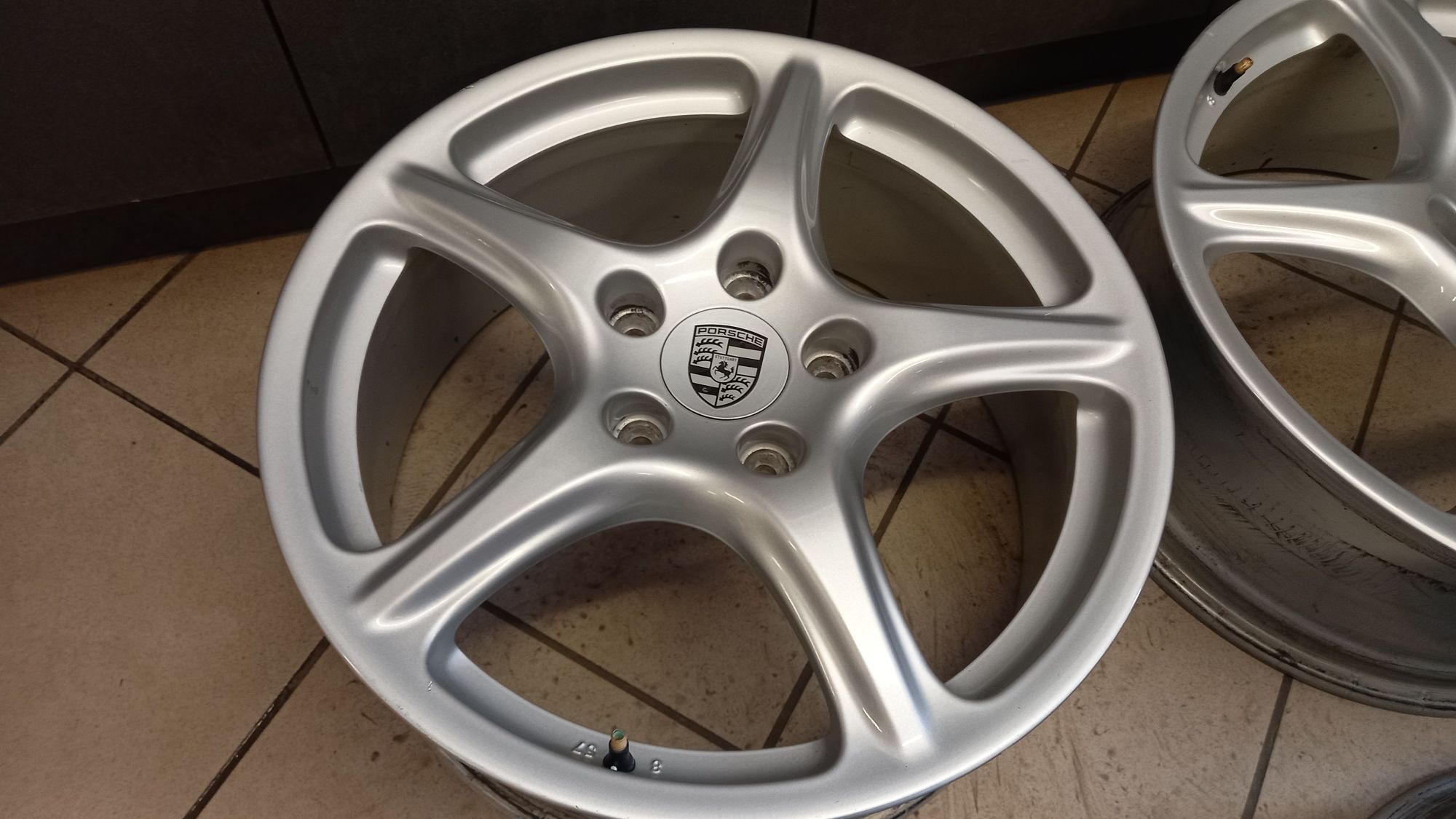 Felgi Porsche 4szt.  2szt 11J 19" ET 67 2szt. 8J 19 ET 57 5x130