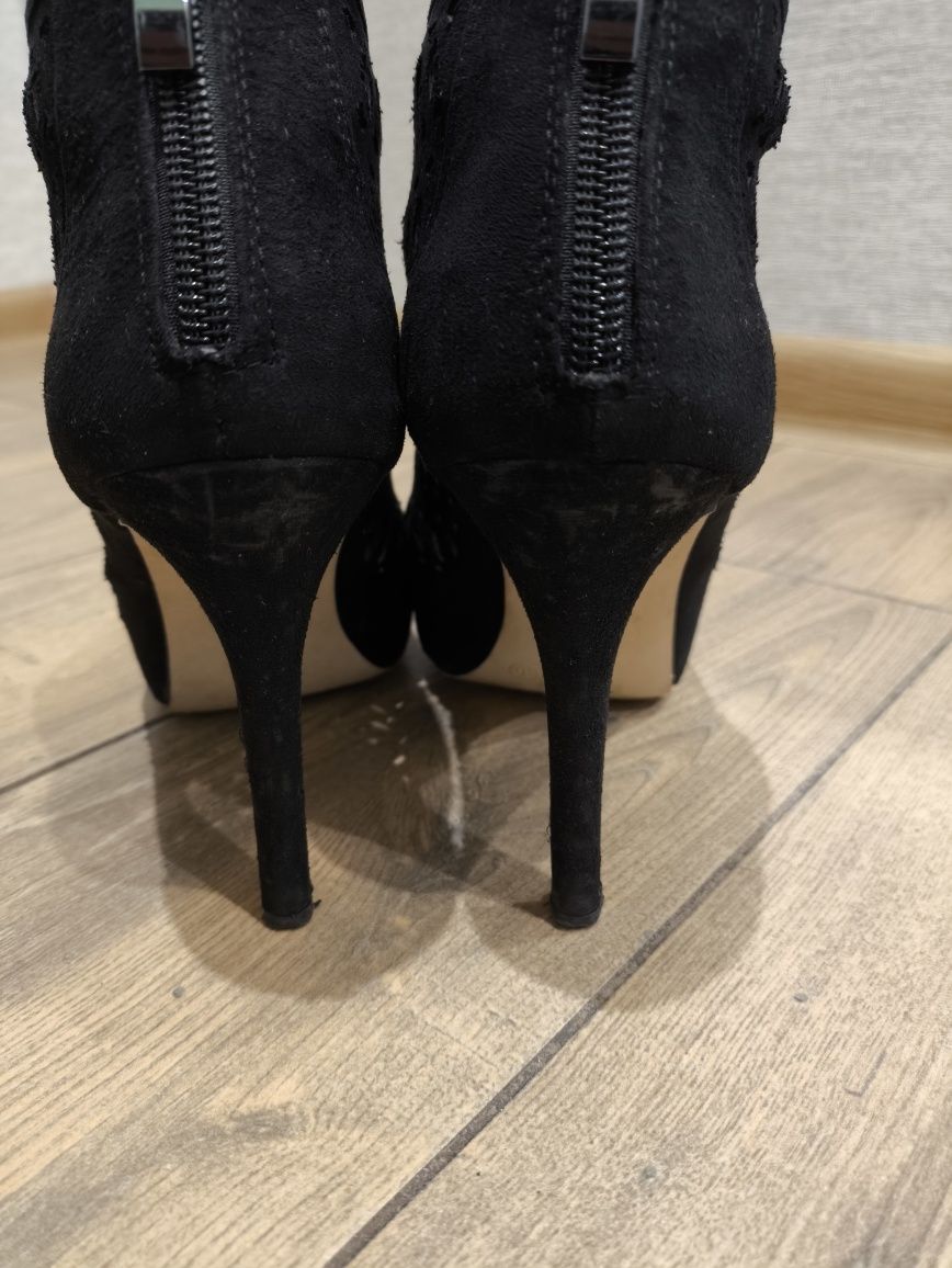 Buty ażurowe na obcasie