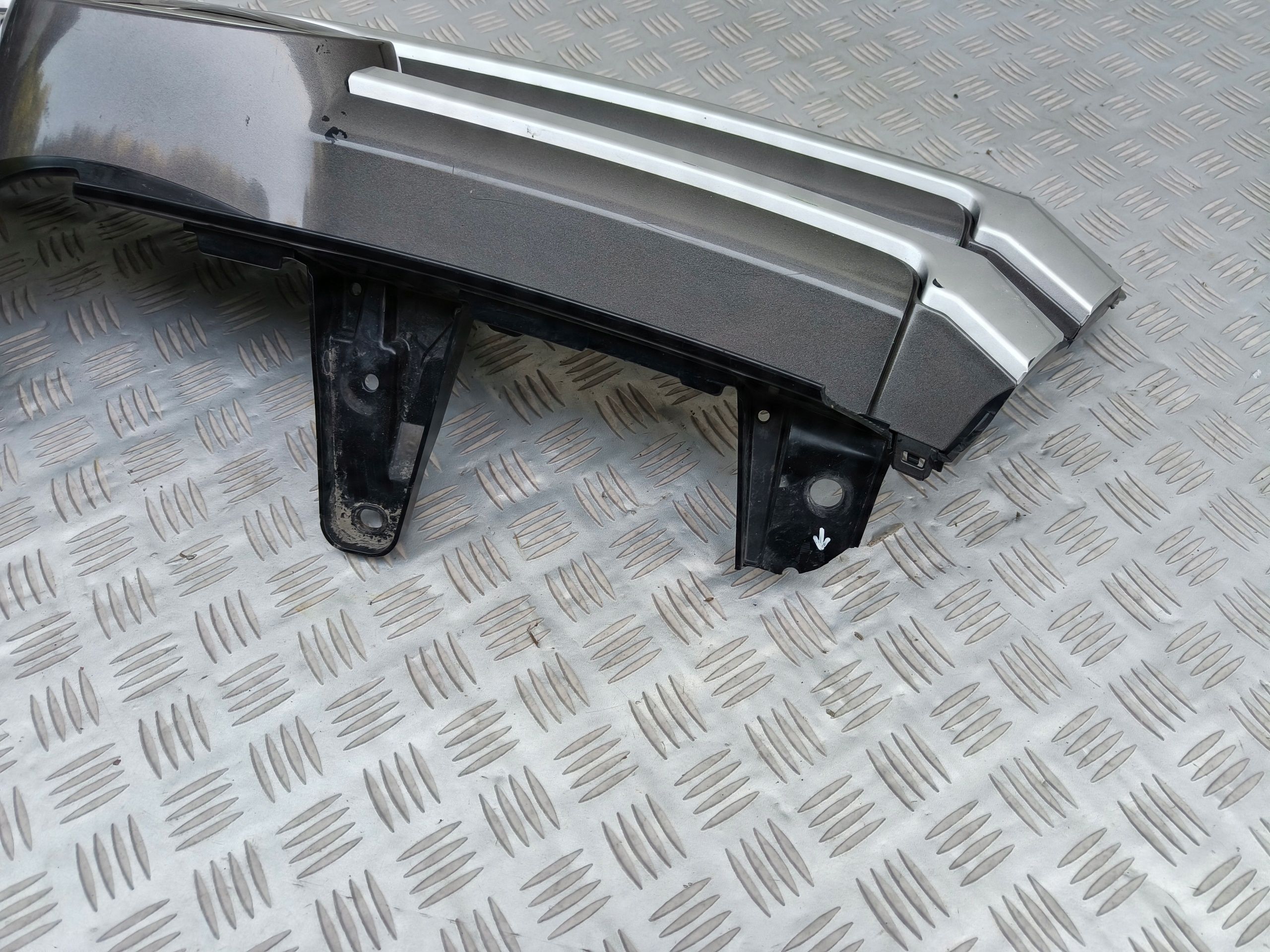 Toyota Highlander Grill Atrapa przód Znaczek pod Radar Usa