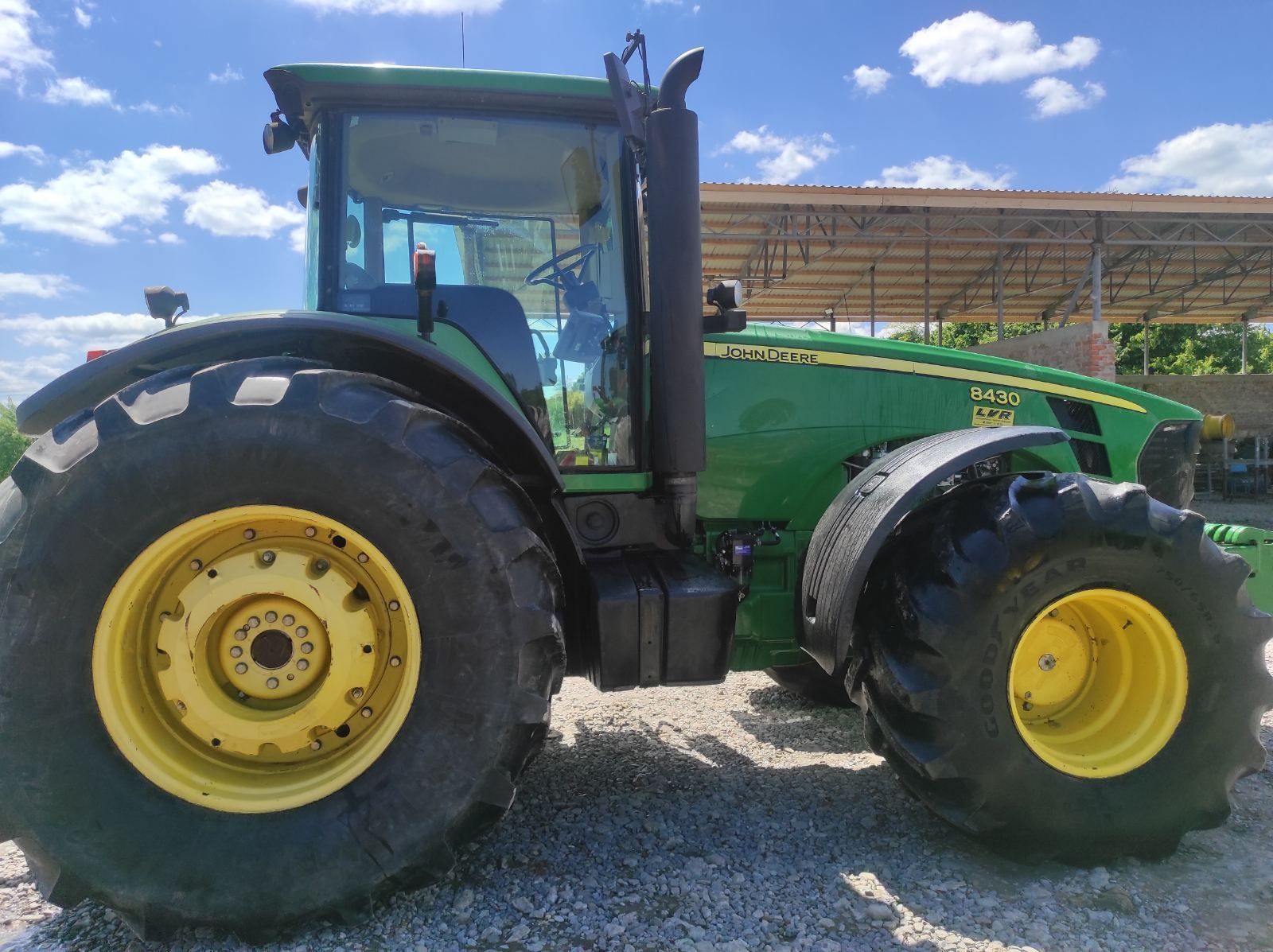 Трактор John Deer  8430
