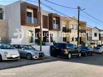 Moradia de Luxo T2+1 com Piscina, no Feijó, Almada