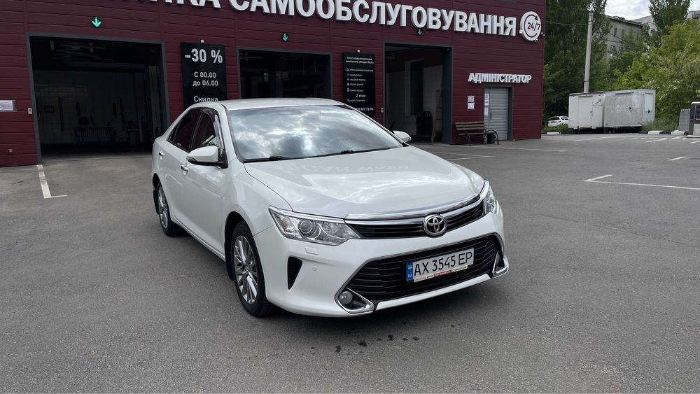 Toyota Camry официальная 2.5л автомат