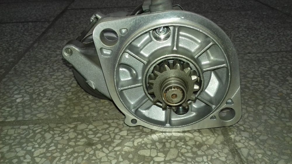 Silnik  rozruchowy  rozrusznik New Holland CNH 997570.5 oryginalny