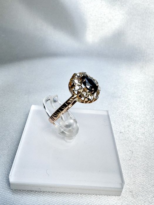 Золота радянська каблучка з діамантами та сапфіром