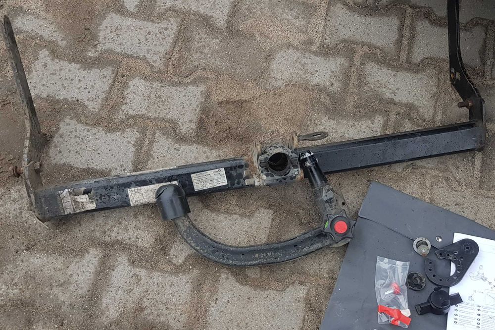 Dacia Duster oryginalny wypinany hak holowniczy możliwa wysyłka 40