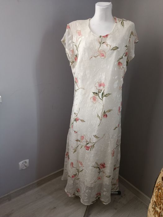 Długa piękna sukienka