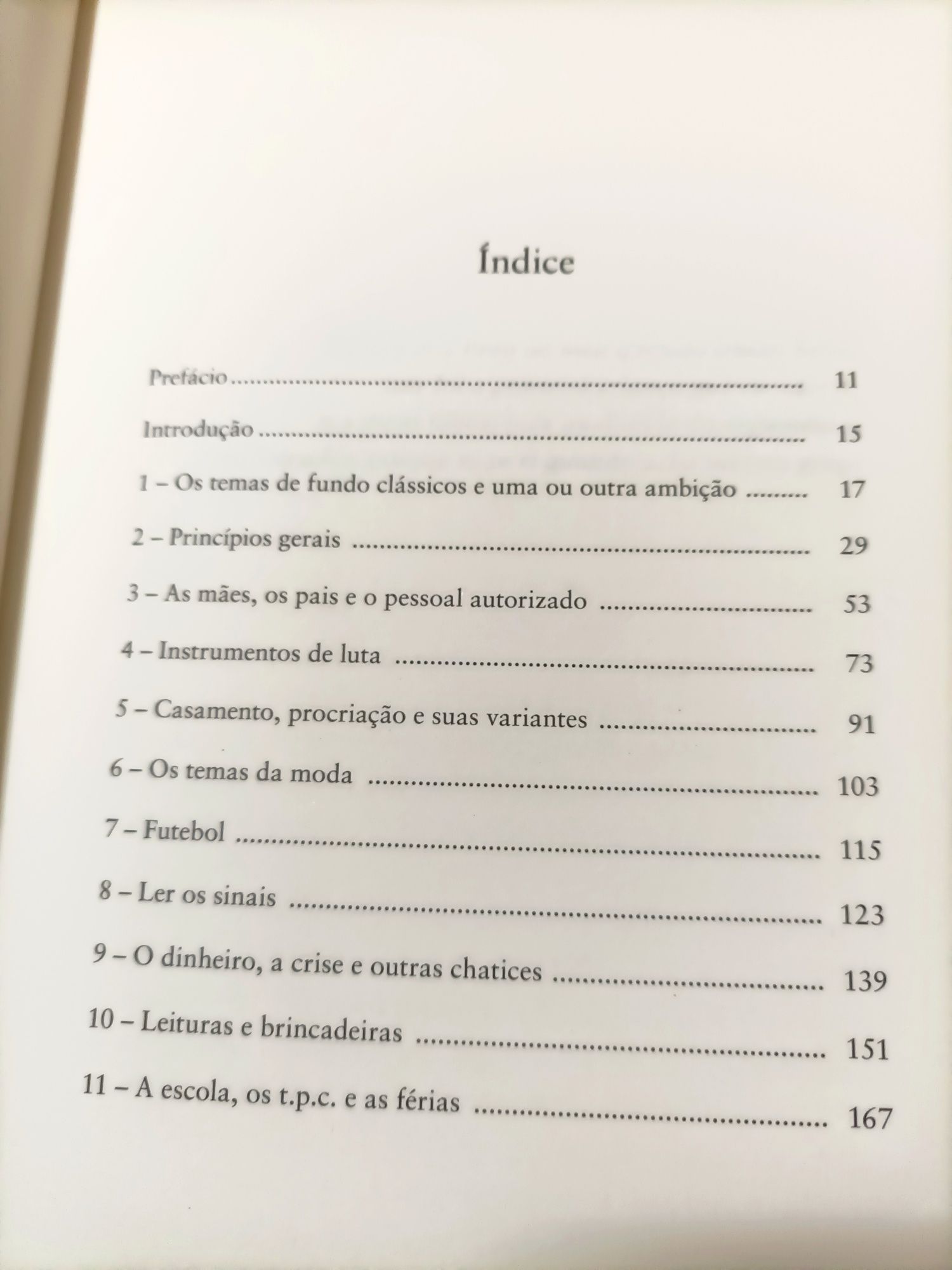 Livro: A um metro do chão de Inês Teotônio Pereira