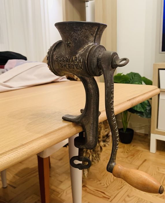 Máquina de moer carne da Husqvarna vintage