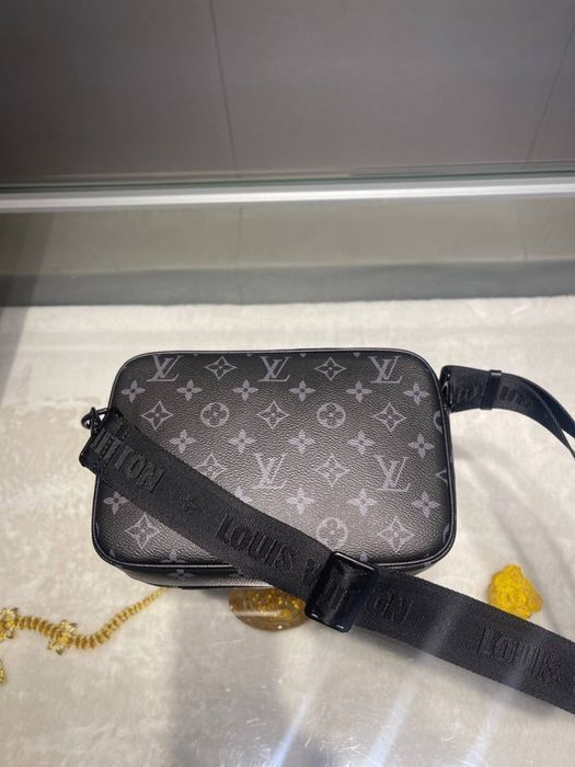 LOUIS VUITTON MONOGRAM SHADOW мужская сумка кожаная барсетка кожа