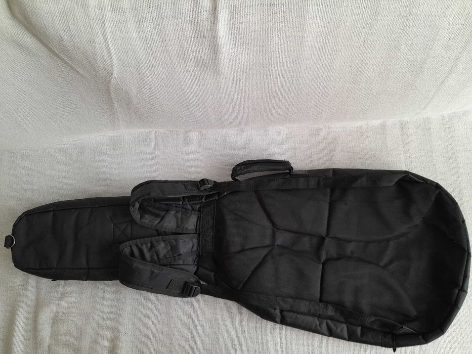 Gruby, czarny pokrowiec ,futerał, etui na gitarę elektryczną ROCKBAG