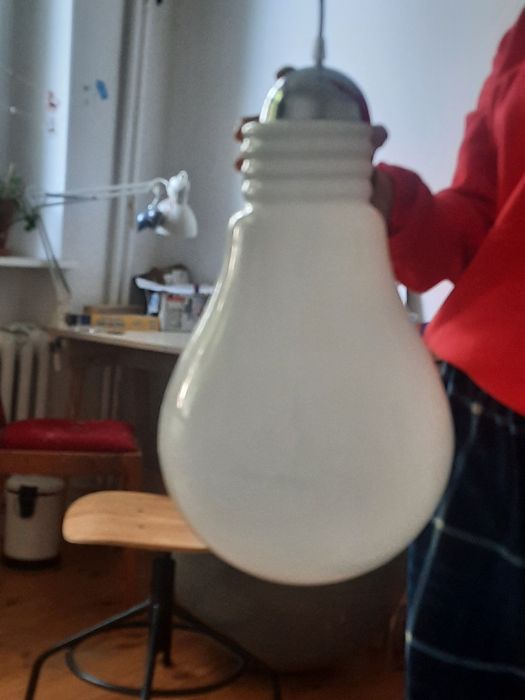Lampa z kloszem wielka żarówka