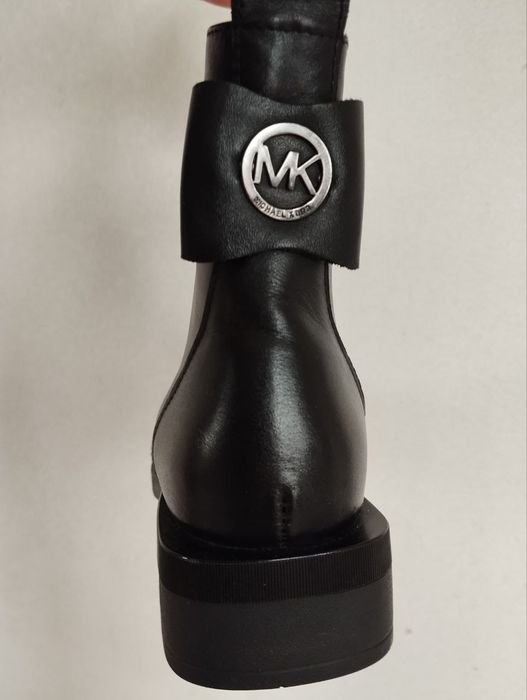 Жіночі практичні черевички.Шкіра натуральна,овчина,новенькі,розмір 39.