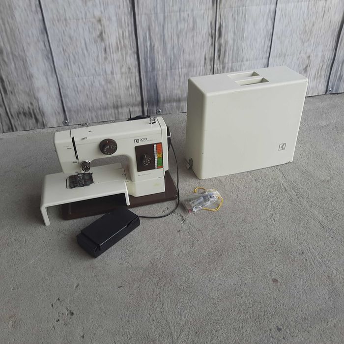 maszyna do szycia   / 802