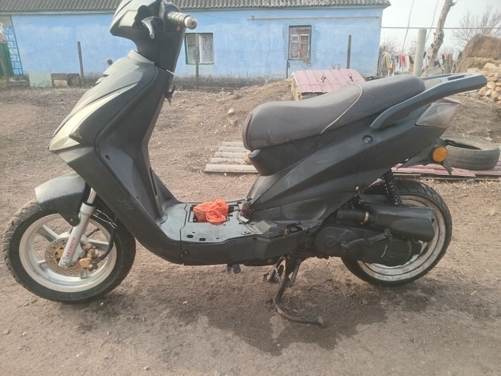 Продаю  скутер 5500 грн Pheonix sкумото