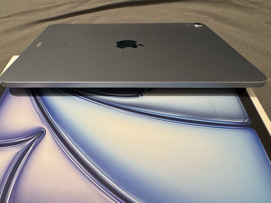 iPad Air M2 Bateria 100% - 13 cykli gwarancja 12/25 Stan Bardzo Dobry