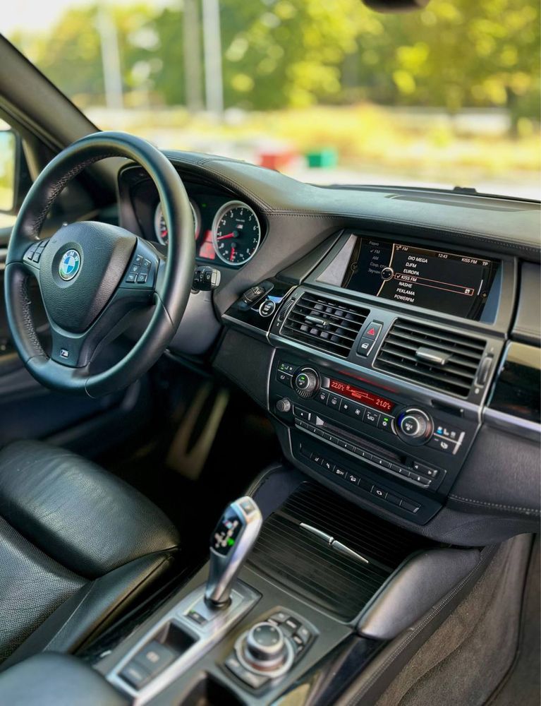BMW X5M 2011 official