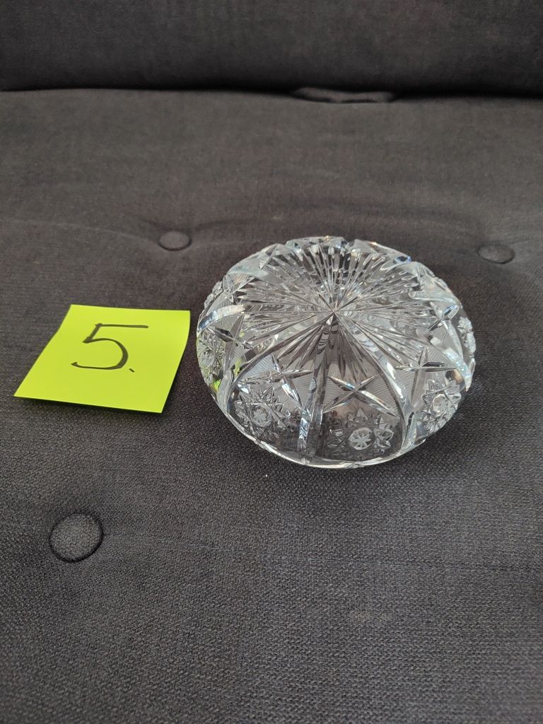 5.  Popielniczka bardzo ciężka kryształ średnica 13cm, wysokość 5cm