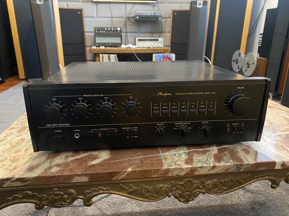 Accuphase e206 wzmacniacz