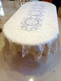 Toalha de mesa de sala,  bordada à mão em richelieu da Madeira