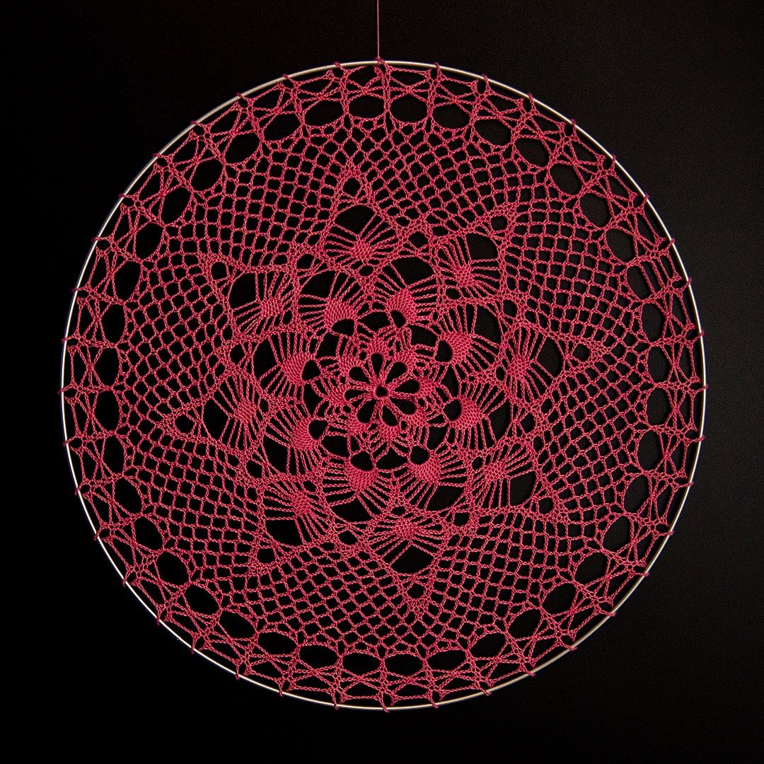 Mandala na szydełku 40 cm różowa