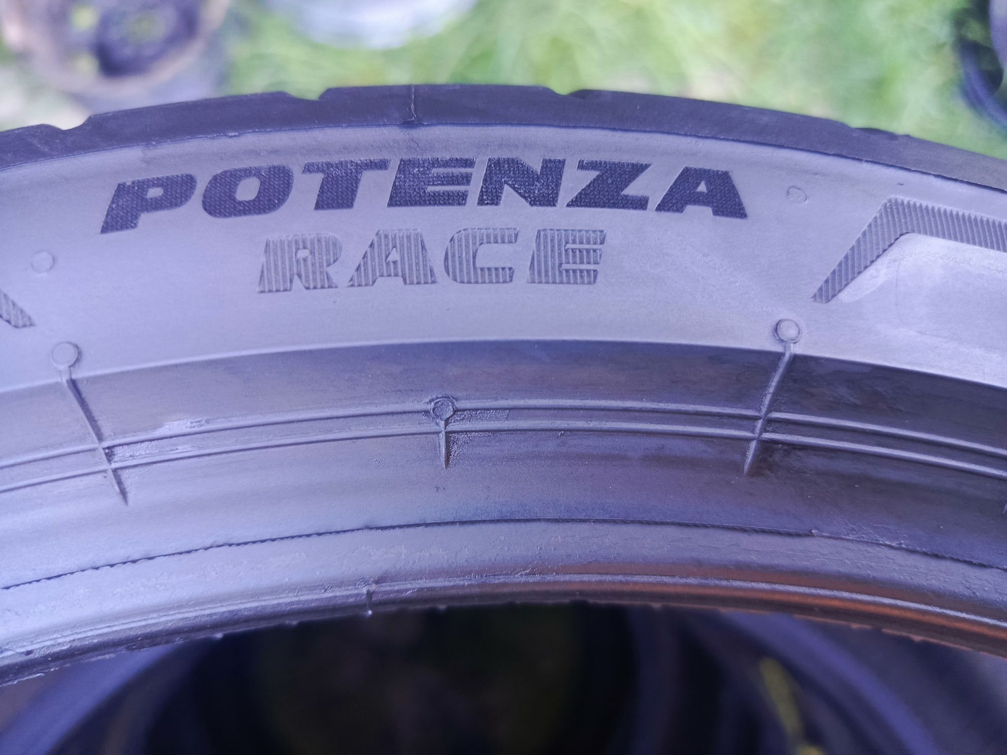 Sprzedam prawie nowe opony Bridgestone 235/35 r19