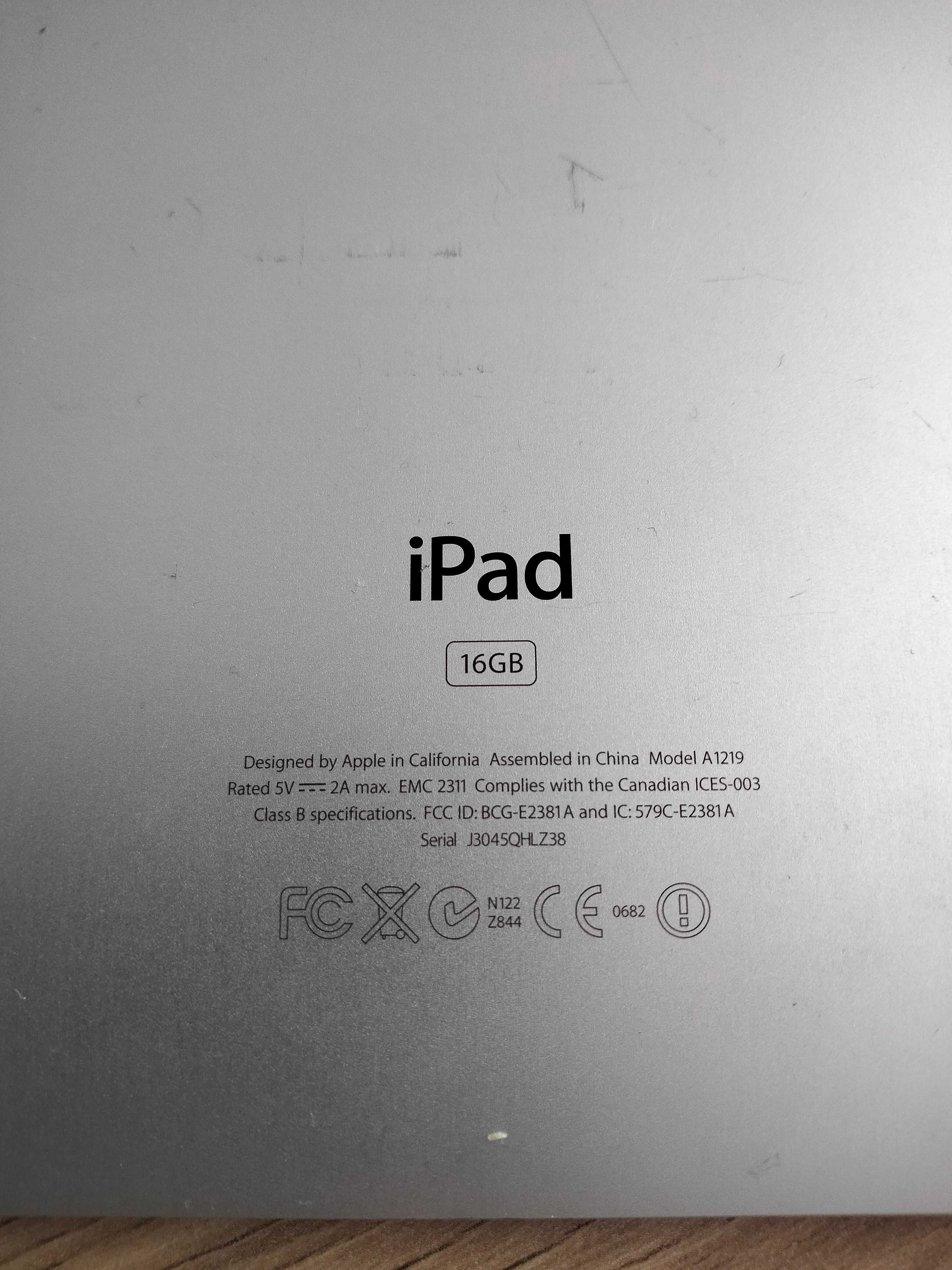 Tablet Apple A1219 9,7" 1 GB / 16 MB srebrny