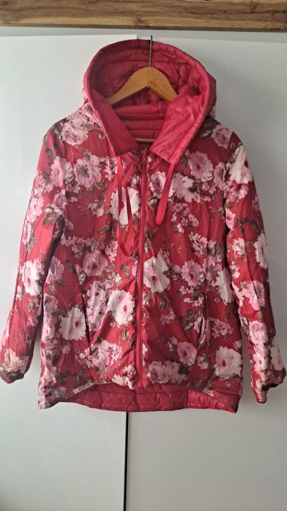 Czerwona/ w kwiaty/ dwustronna pikowana kurtka z kapturem r.L